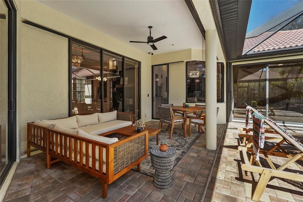 Activo con contrato: $940,000 (4 camas, 3 baños, 2893 Pies cuadrados)