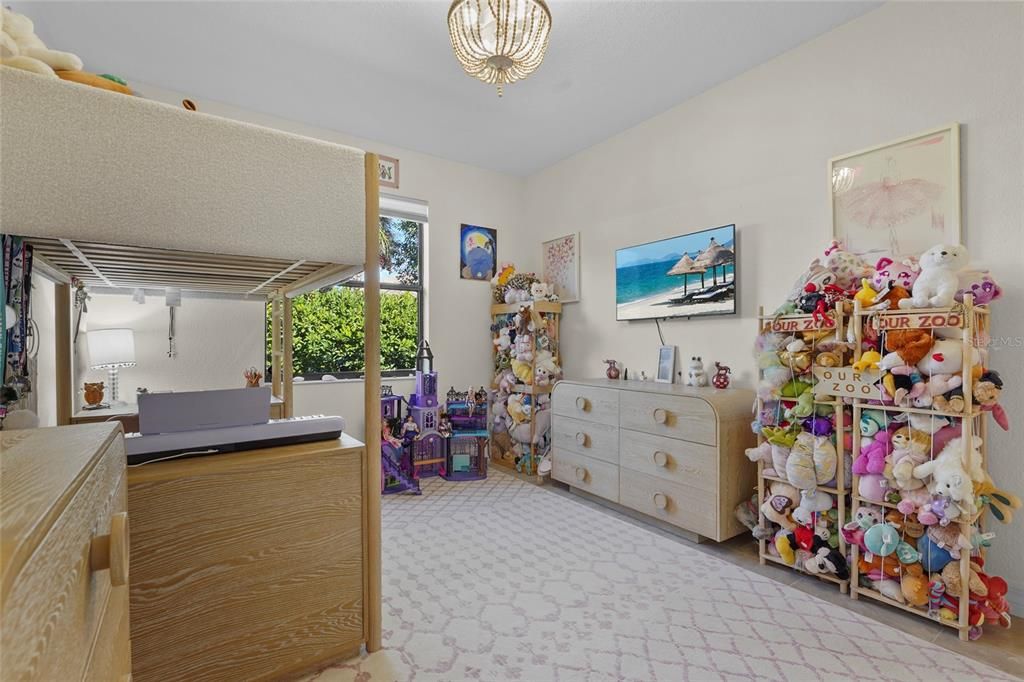 Activo con contrato: $940,000 (4 camas, 3 baños, 2893 Pies cuadrados)