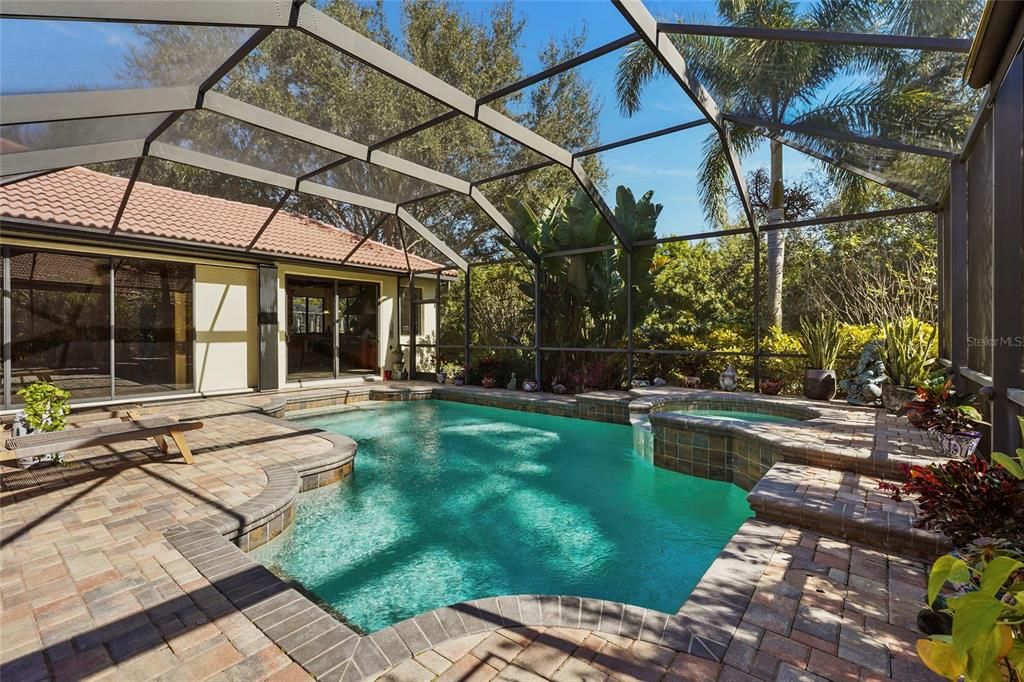 Activo con contrato: $940,000 (4 camas, 3 baños, 2893 Pies cuadrados)