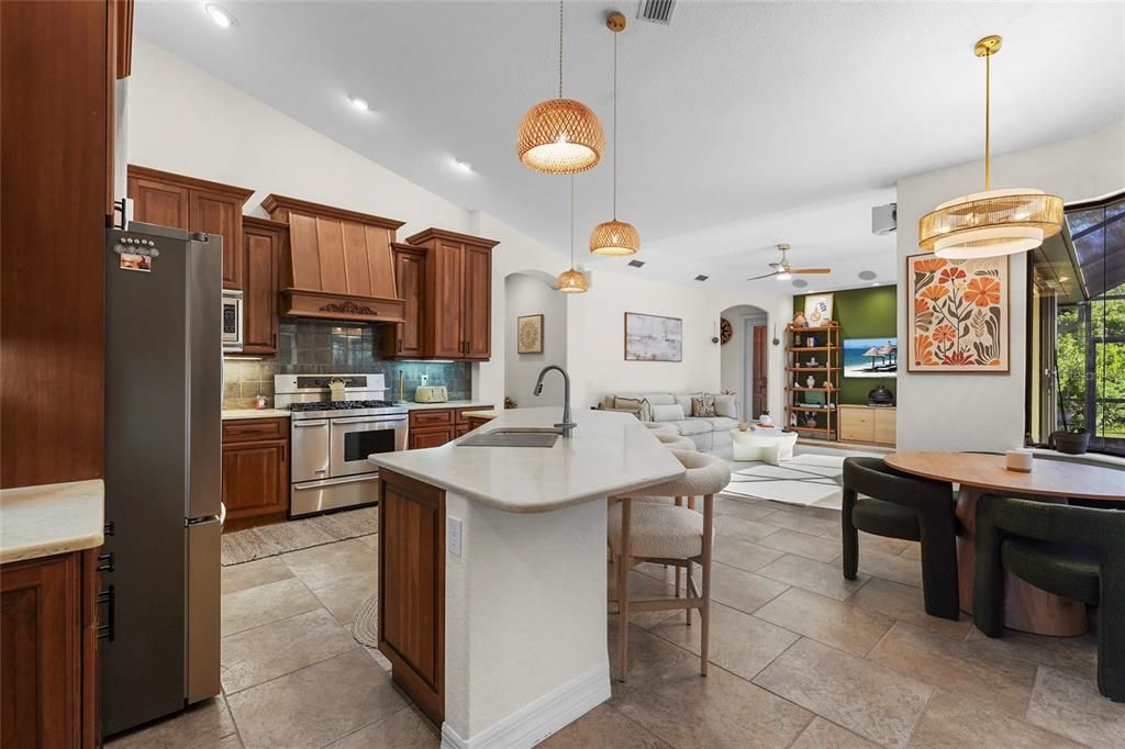 Activo con contrato: $940,000 (4 camas, 3 baños, 2893 Pies cuadrados)