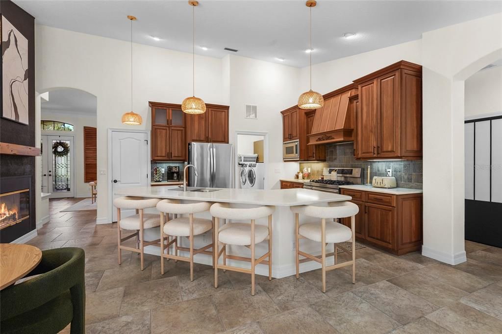 Activo con contrato: $940,000 (4 camas, 3 baños, 2893 Pies cuadrados)