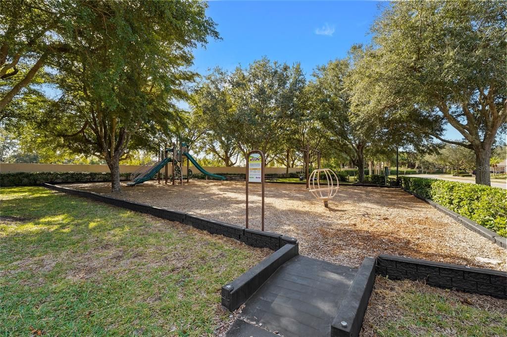 Activo con contrato: $940,000 (4 camas, 3 baños, 2893 Pies cuadrados)