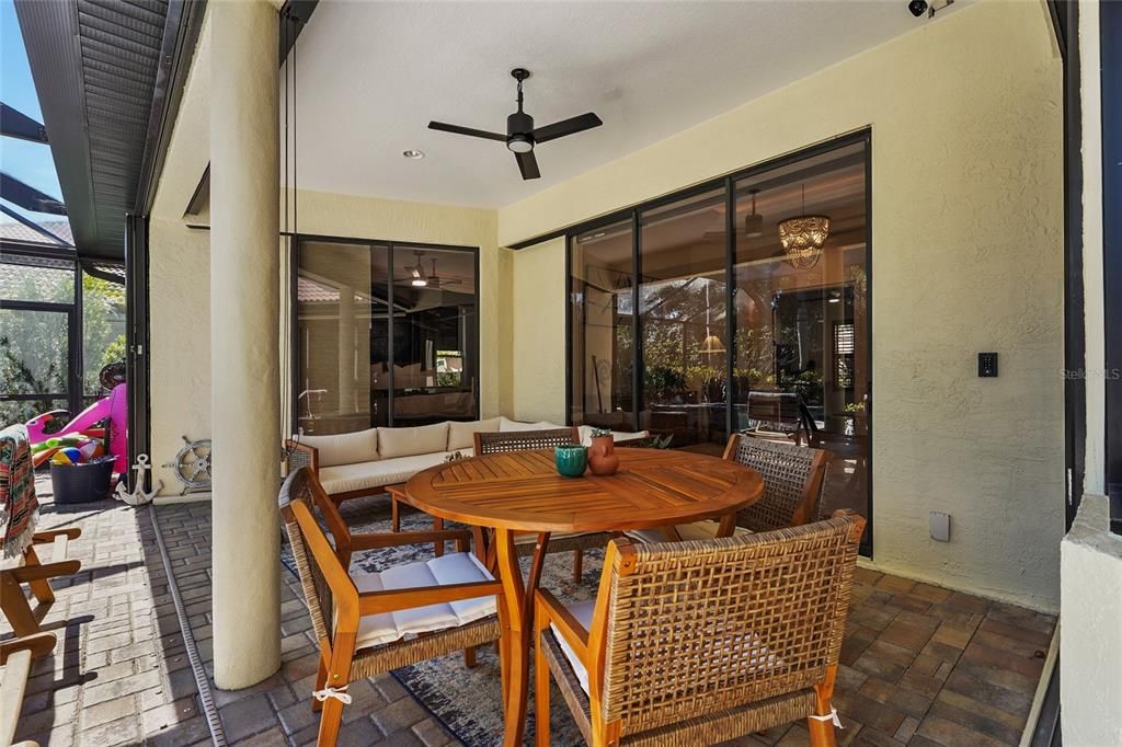 Activo con contrato: $940,000 (4 camas, 3 baños, 2893 Pies cuadrados)
