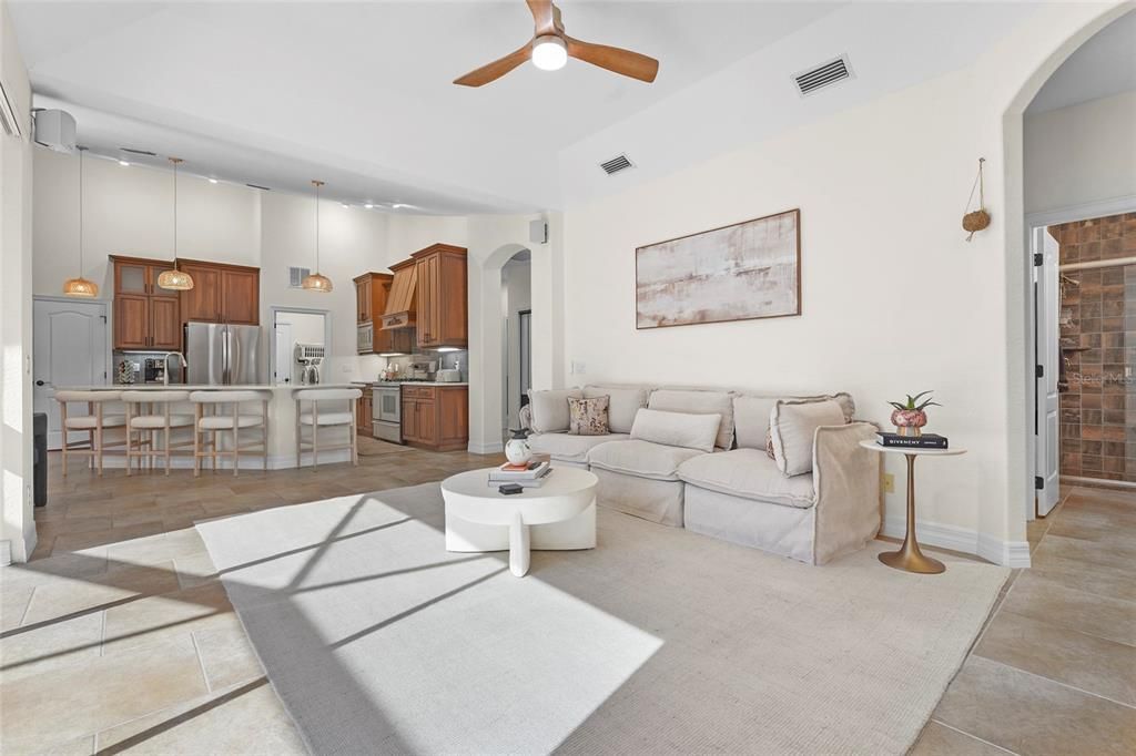 Activo con contrato: $940,000 (4 camas, 3 baños, 2893 Pies cuadrados)