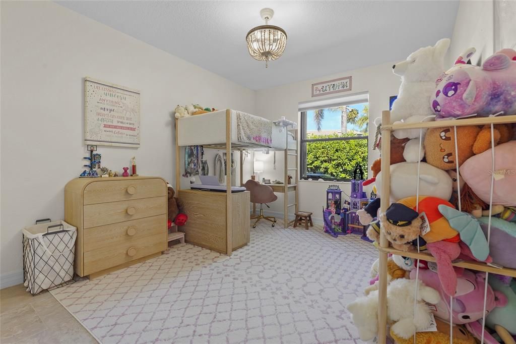 Activo con contrato: $940,000 (4 camas, 3 baños, 2893 Pies cuadrados)