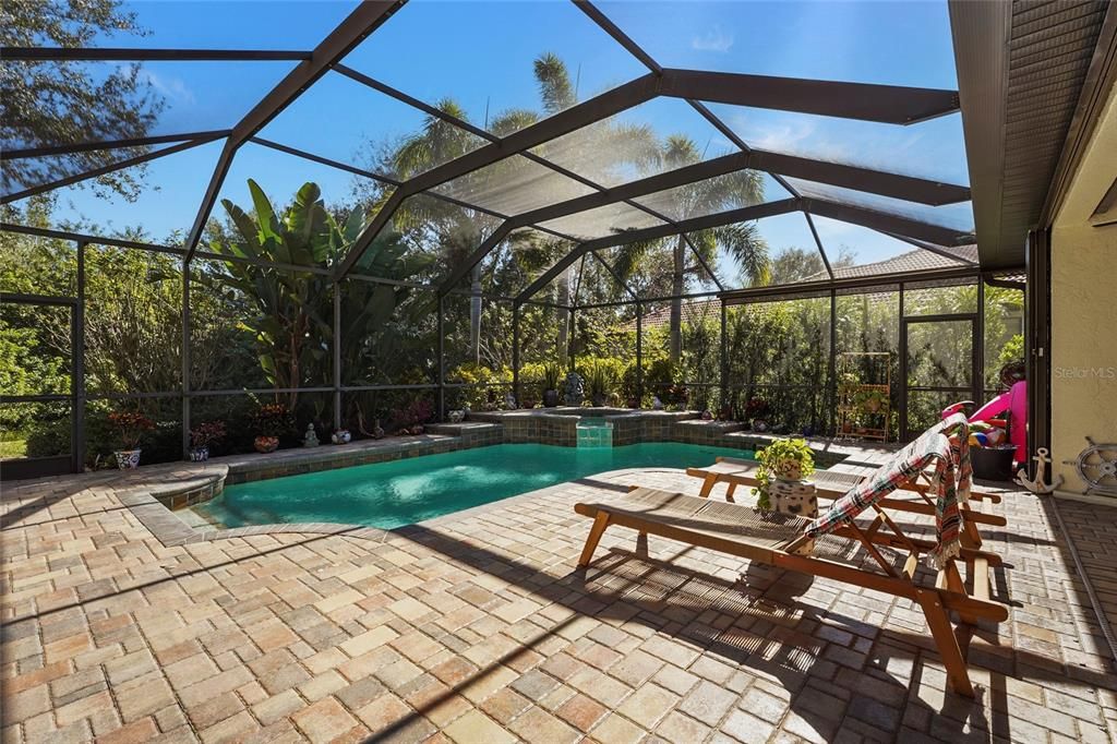 Activo con contrato: $940,000 (4 camas, 3 baños, 2893 Pies cuadrados)