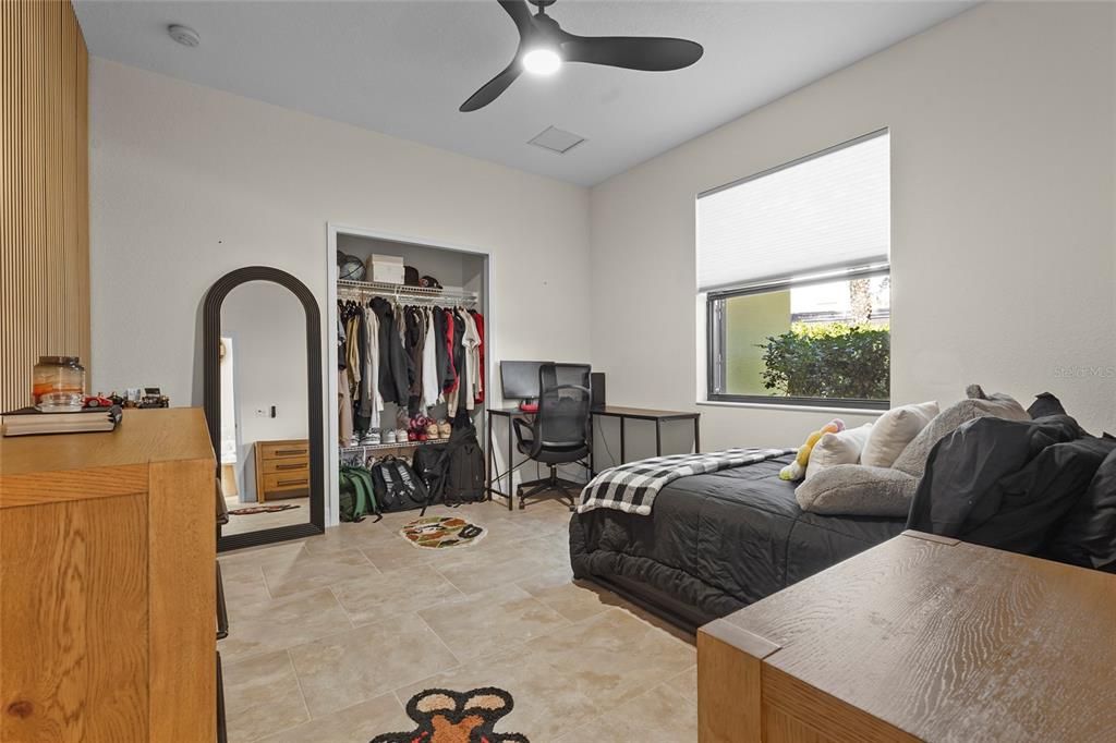 Activo con contrato: $940,000 (4 camas, 3 baños, 2893 Pies cuadrados)