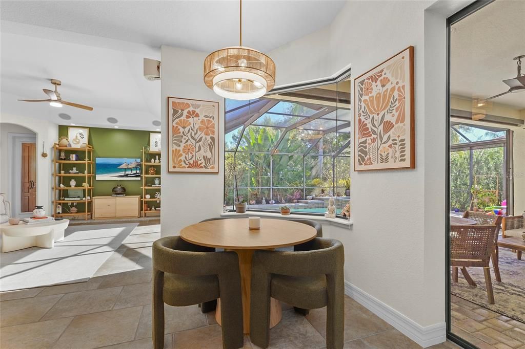 Activo con contrato: $940,000 (4 camas, 3 baños, 2893 Pies cuadrados)