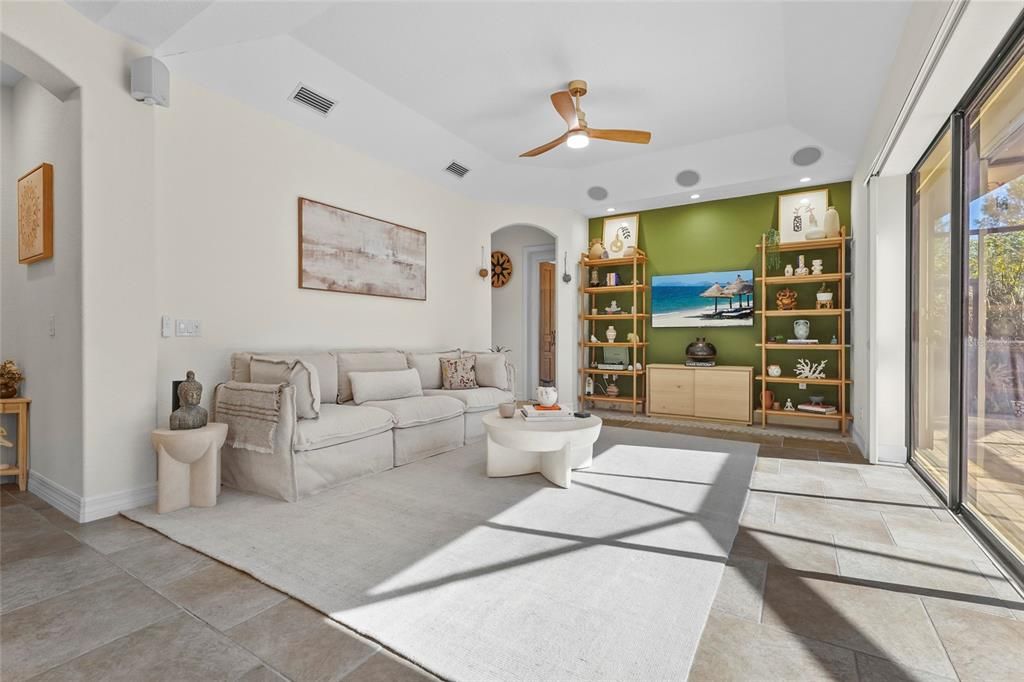Activo con contrato: $940,000 (4 camas, 3 baños, 2893 Pies cuadrados)