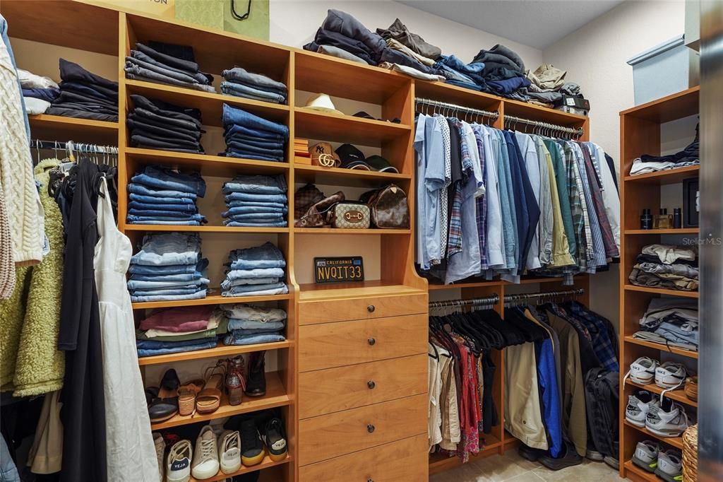 Activo con contrato: $940,000 (4 camas, 3 baños, 2893 Pies cuadrados)