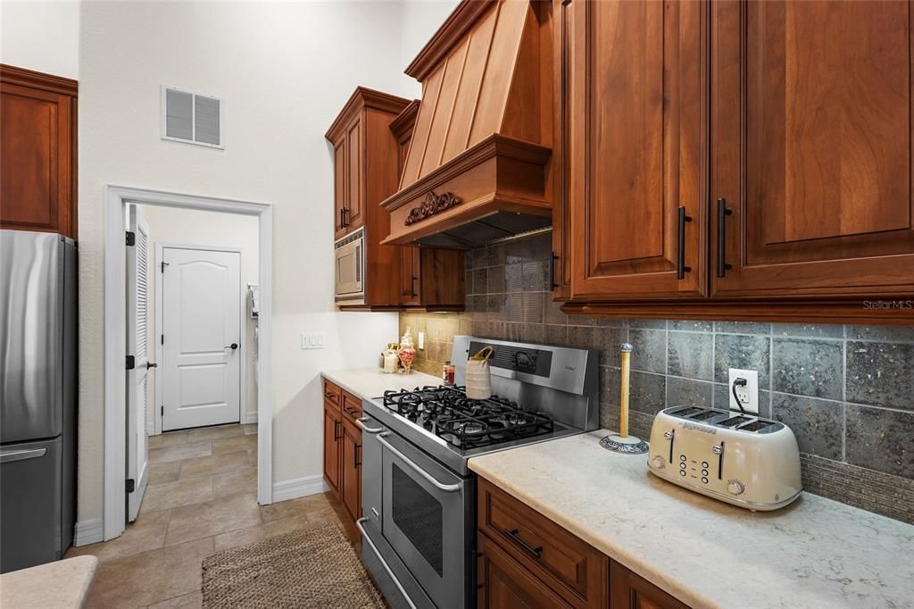 Activo con contrato: $940,000 (4 camas, 3 baños, 2893 Pies cuadrados)