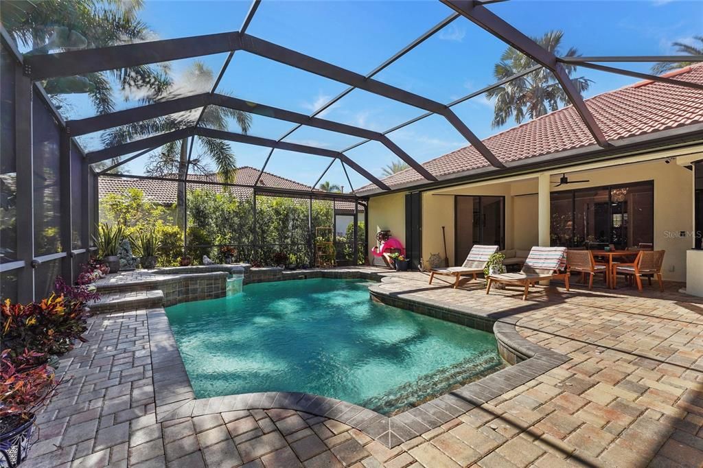 Activo con contrato: $940,000 (4 camas, 3 baños, 2893 Pies cuadrados)