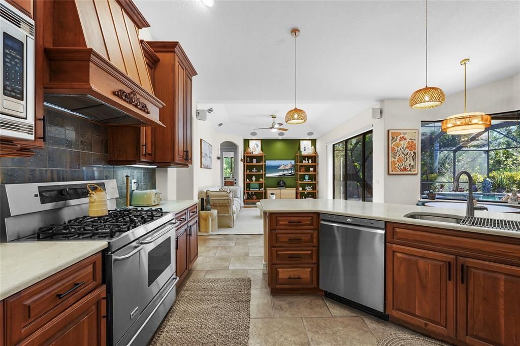 Activo con contrato: $940,000 (4 camas, 3 baños, 2893 Pies cuadrados)