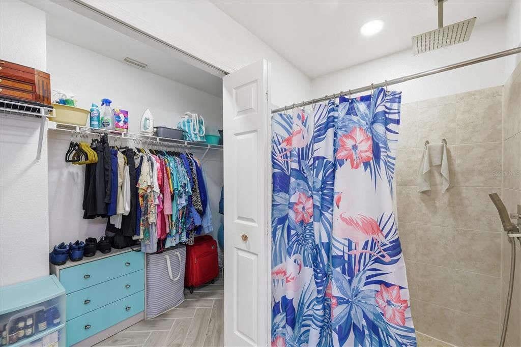 Active With Contract: $399,995 (3 beds, 2 baths, 1824 Square Feet)