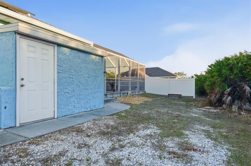 Active With Contract: $399,995 (3 beds, 2 baths, 1824 Square Feet)