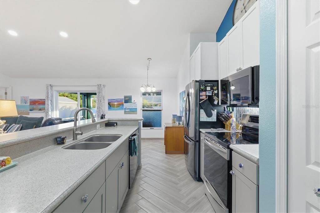 Active With Contract: $399,995 (3 beds, 2 baths, 1824 Square Feet)