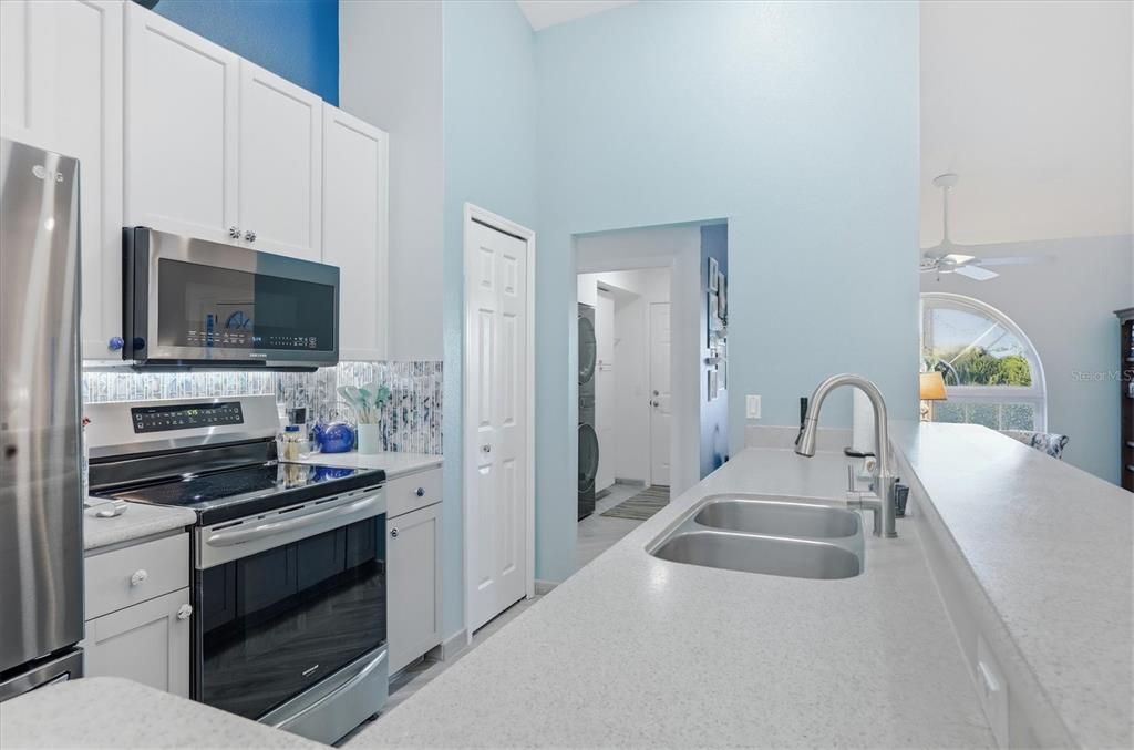 Active With Contract: $399,995 (3 beds, 2 baths, 1824 Square Feet)