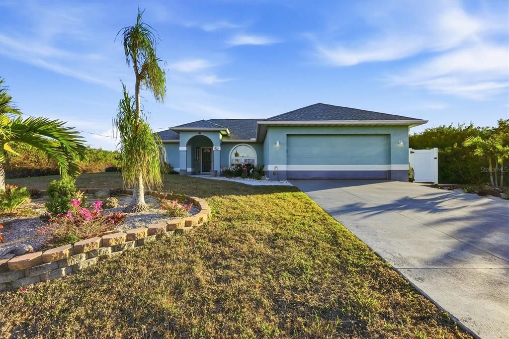 Active With Contract: $399,995 (3 beds, 2 baths, 1824 Square Feet)