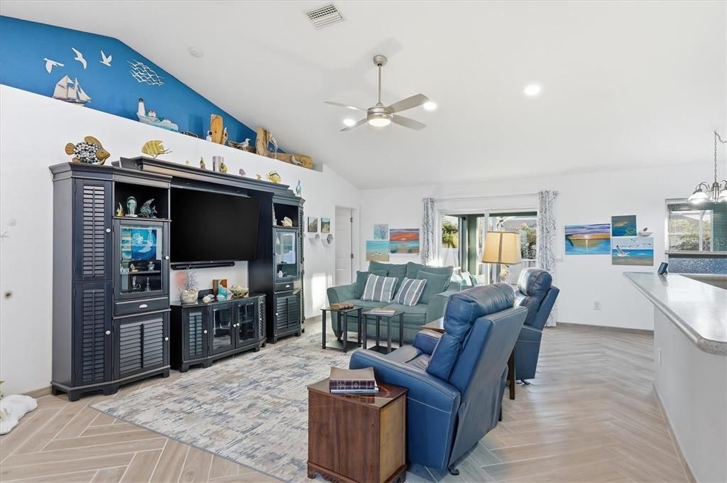 Active With Contract: $399,995 (3 beds, 2 baths, 1824 Square Feet)