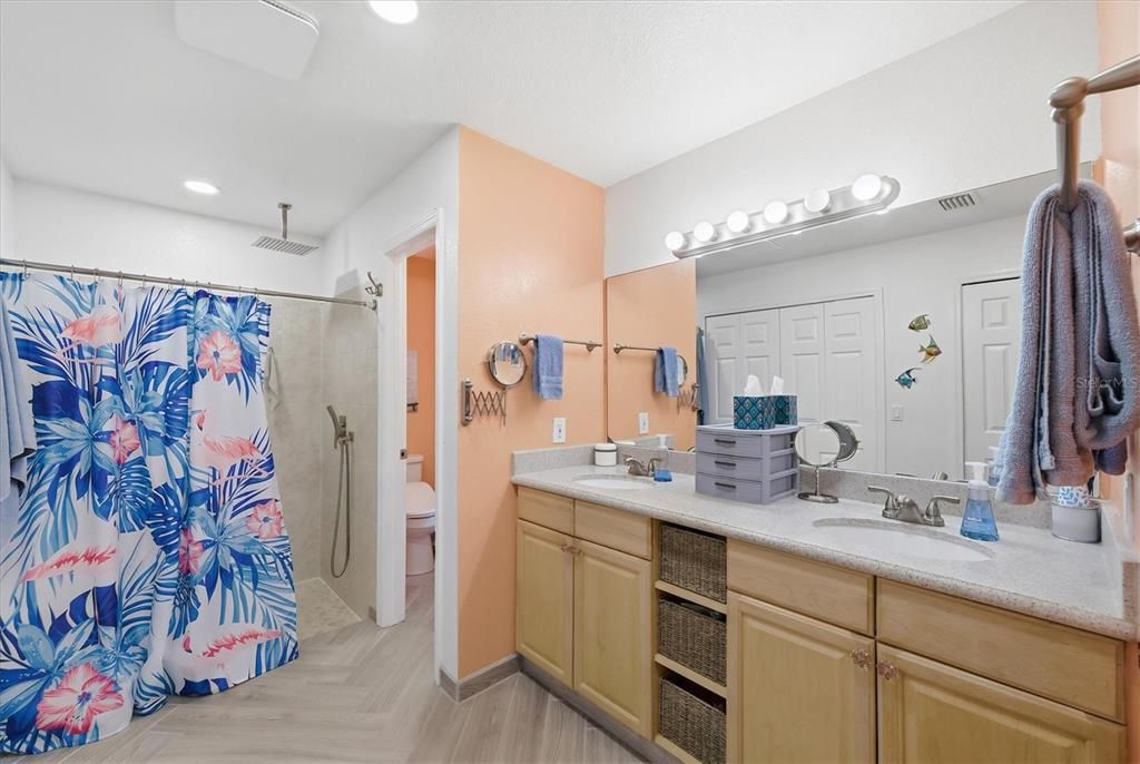 Active With Contract: $399,995 (3 beds, 2 baths, 1824 Square Feet)