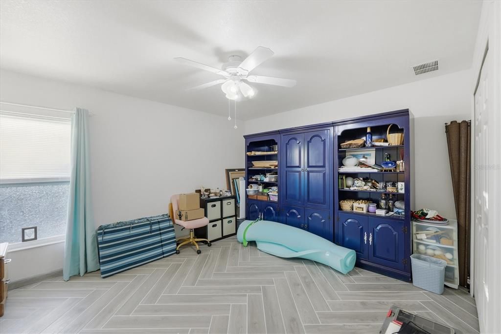 Active With Contract: $399,995 (3 beds, 2 baths, 1824 Square Feet)