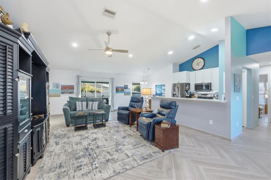 Active With Contract: $399,995 (3 beds, 2 baths, 1824 Square Feet)
