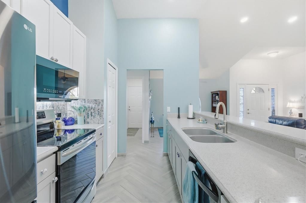 Active With Contract: $399,995 (3 beds, 2 baths, 1824 Square Feet)