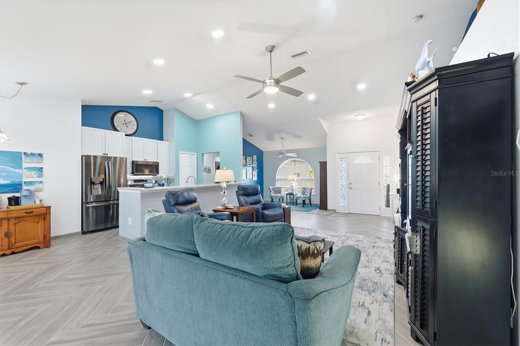 Active With Contract: $399,995 (3 beds, 2 baths, 1824 Square Feet)
