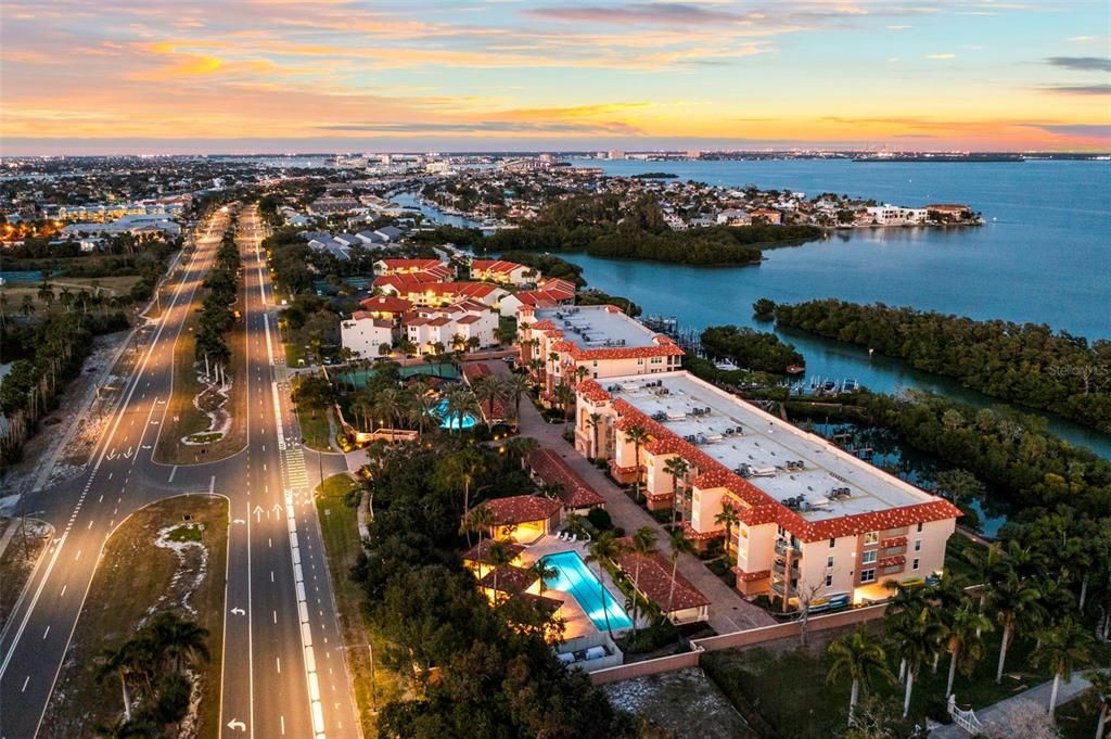 En Venta: $1,350,000 (3 camas, 3 baños, 2510 Pies cuadrados)