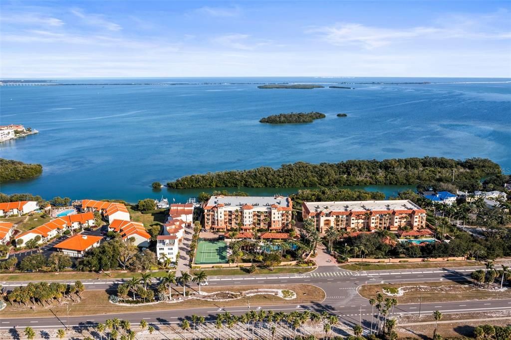 En Venta: $1,350,000 (3 camas, 3 baños, 2510 Pies cuadrados)