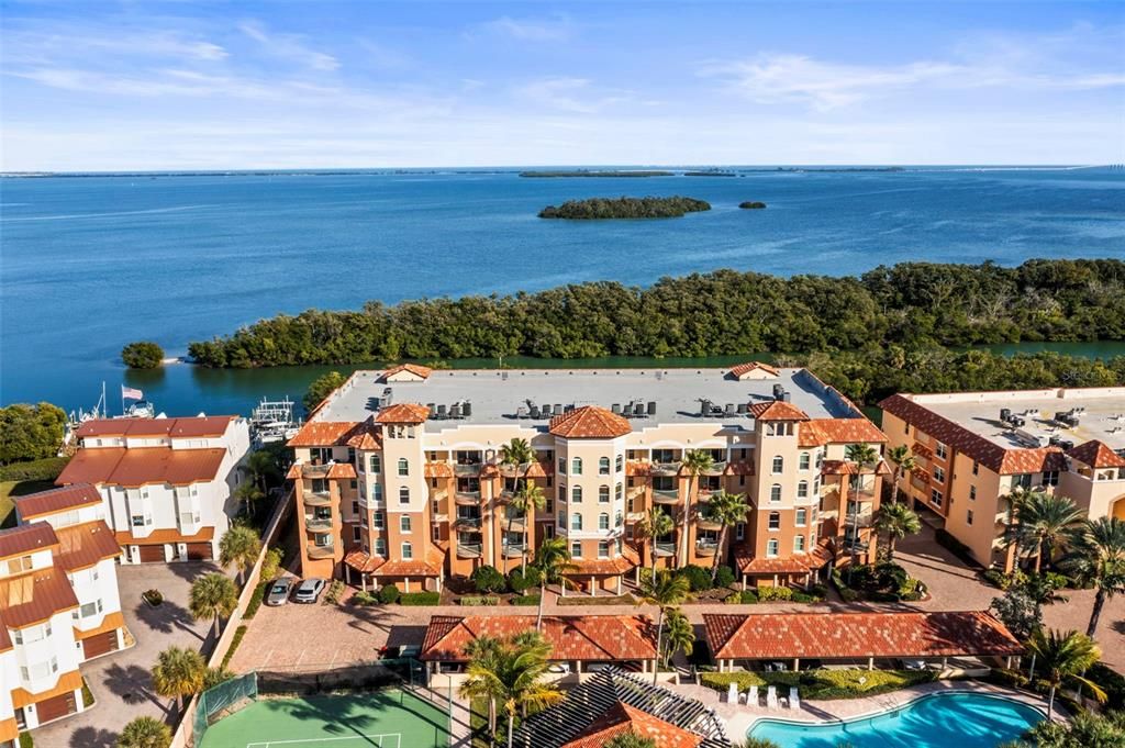 En Venta: $1,350,000 (3 camas, 3 baños, 2510 Pies cuadrados)