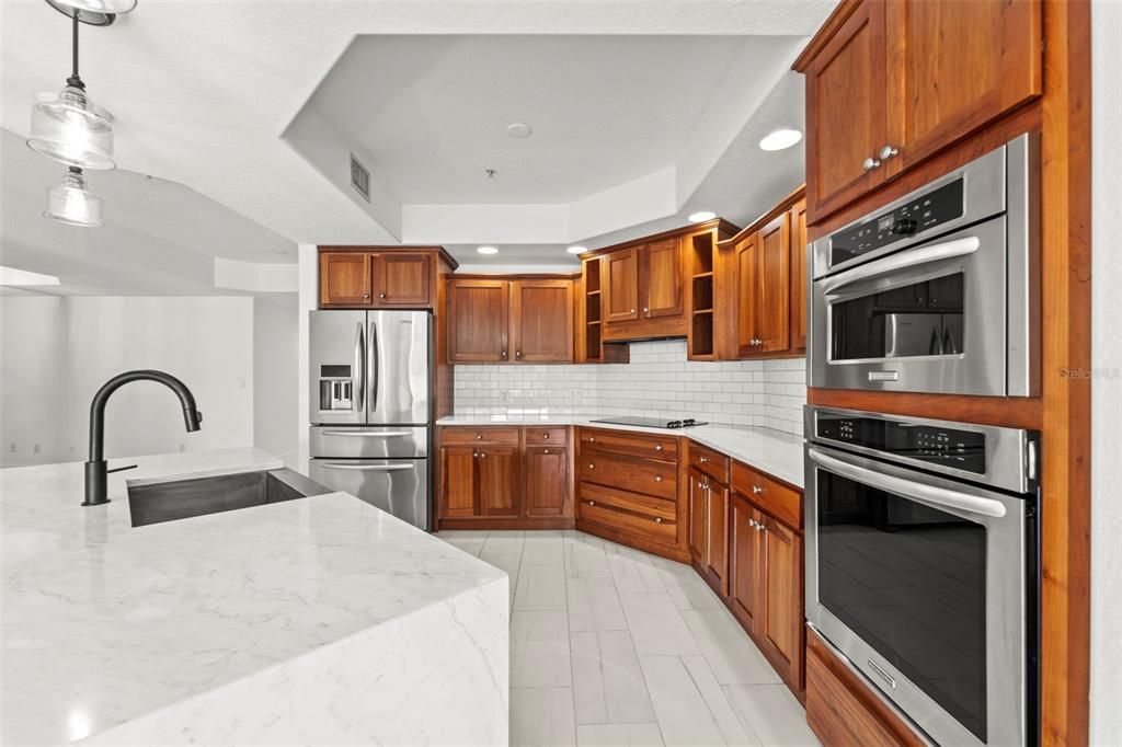 En Venta: $1,350,000 (3 camas, 3 baños, 2510 Pies cuadrados)