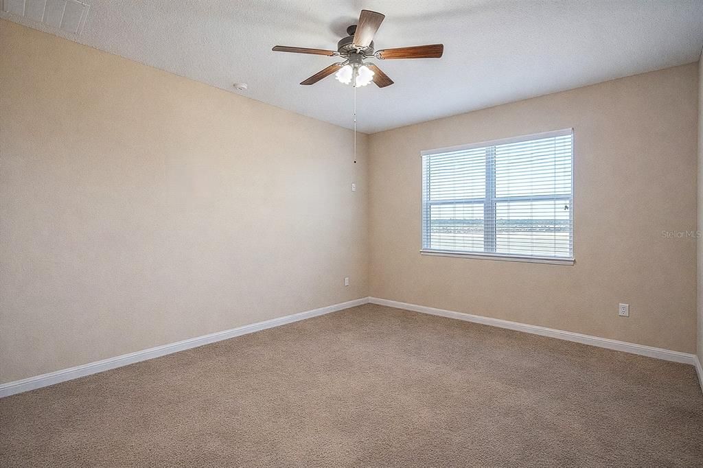 Activo con contrato: $270,000 (3 camas, 2 baños, 1663 Pies cuadrados)