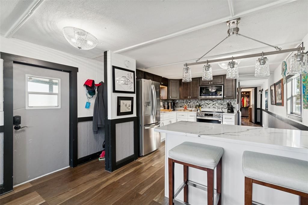 For Sale: $354,000 (2 beds, 2 baths, 672 Square Feet)