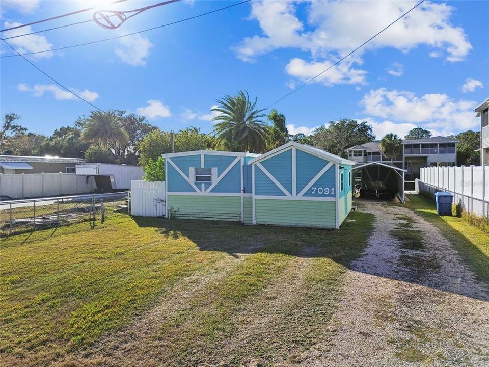 For Sale: $354,000 (2 beds, 2 baths, 672 Square Feet)