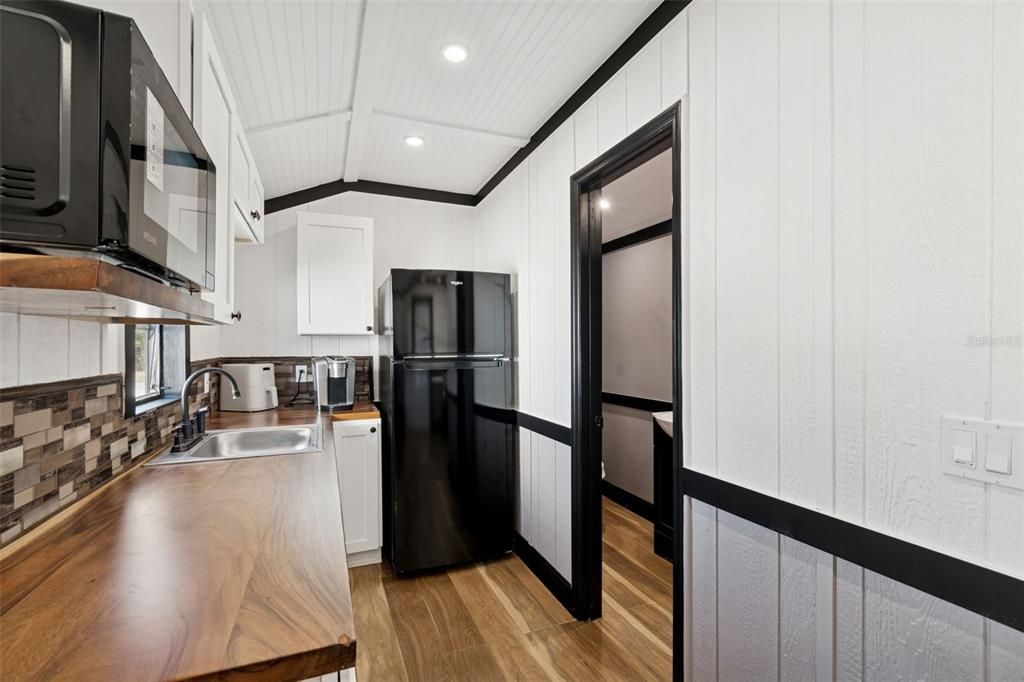 For Sale: $354,000 (2 beds, 2 baths, 672 Square Feet)