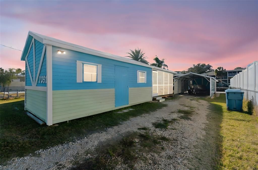 For Sale: $354,000 (2 beds, 2 baths, 672 Square Feet)