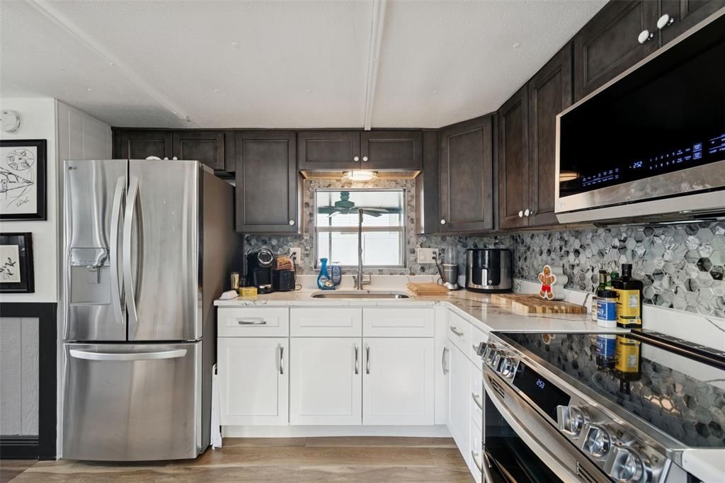For Sale: $354,000 (2 beds, 2 baths, 672 Square Feet)