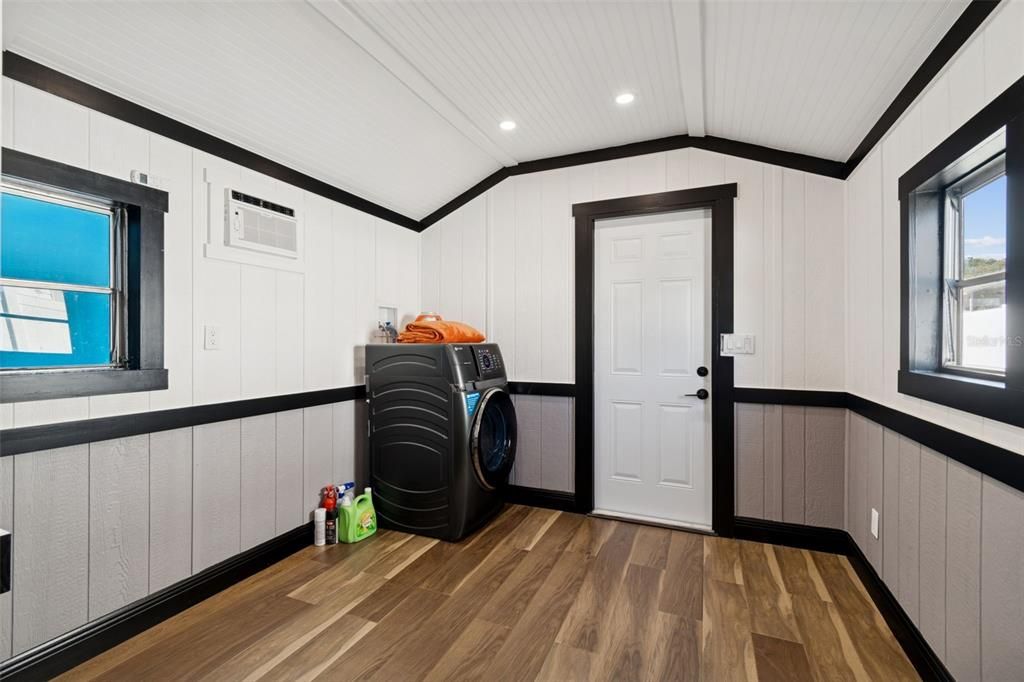 For Sale: $354,000 (2 beds, 2 baths, 672 Square Feet)