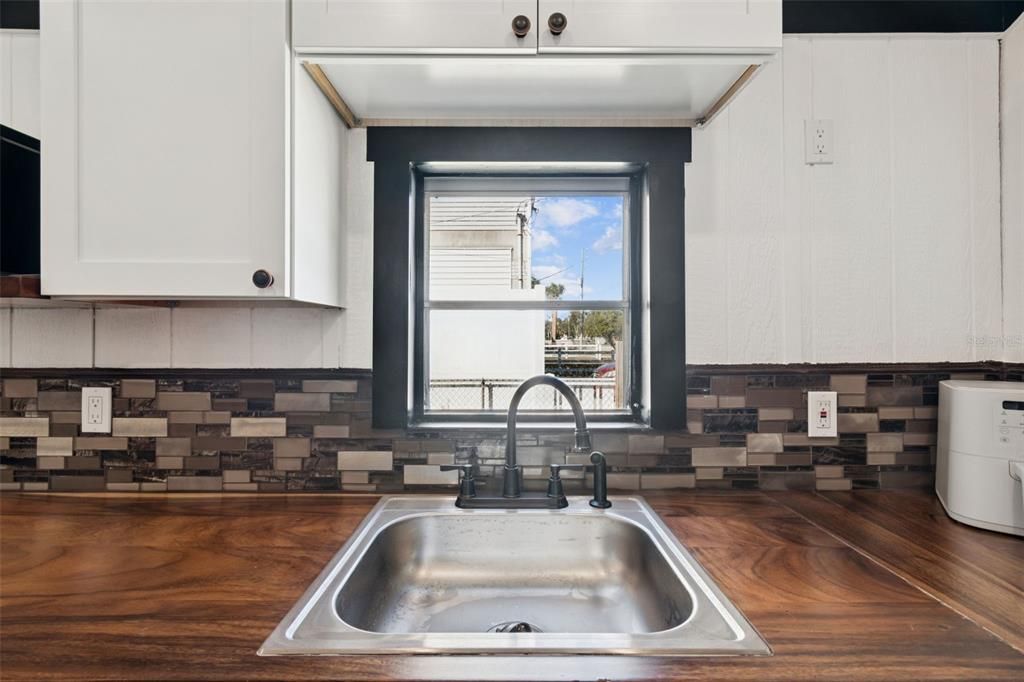 For Sale: $354,000 (2 beds, 2 baths, 672 Square Feet)