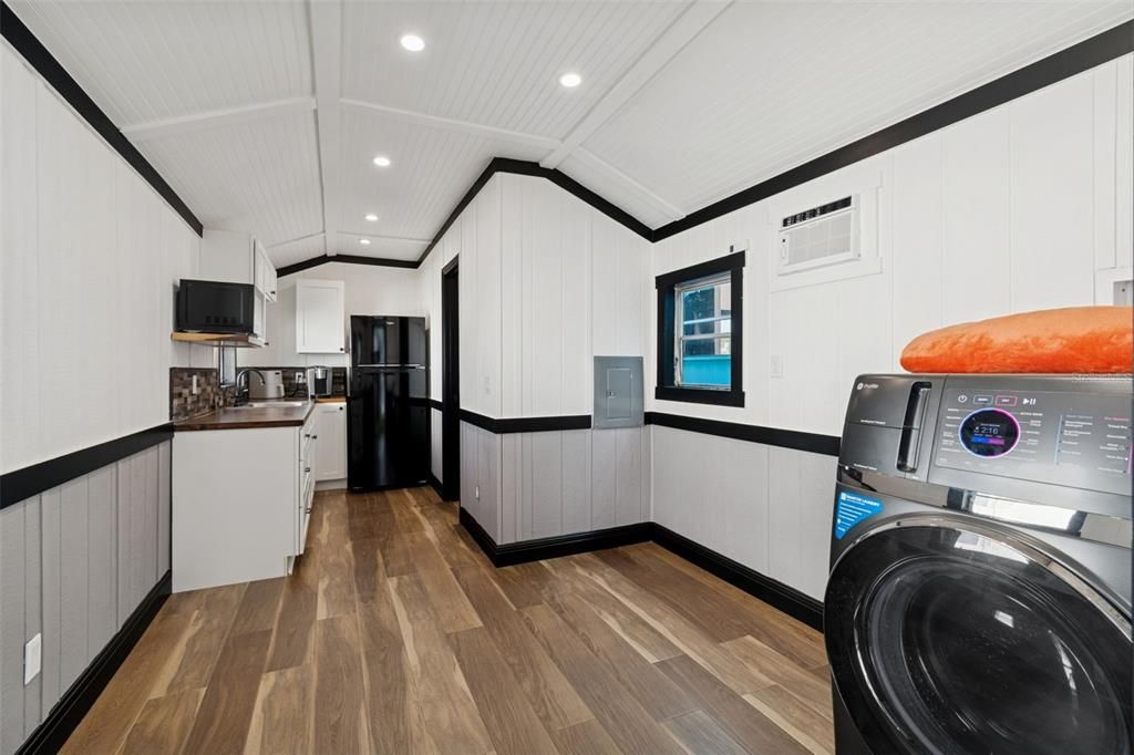 For Sale: $354,000 (2 beds, 2 baths, 672 Square Feet)