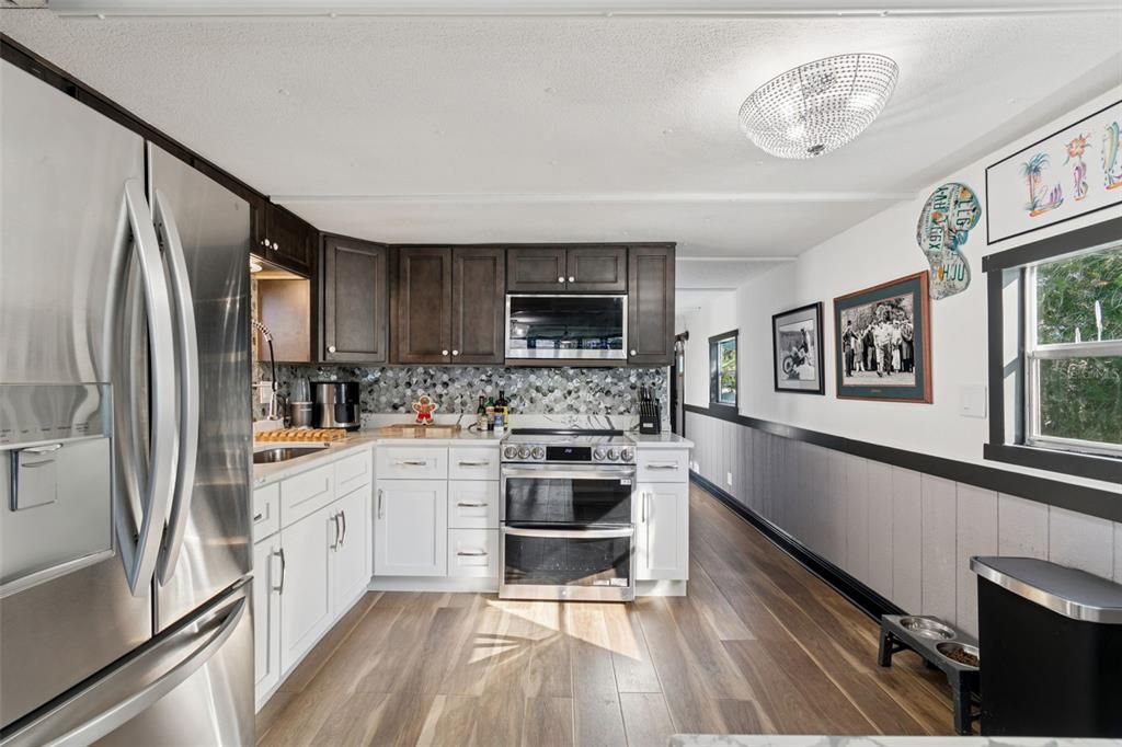 For Sale: $354,000 (2 beds, 2 baths, 672 Square Feet)