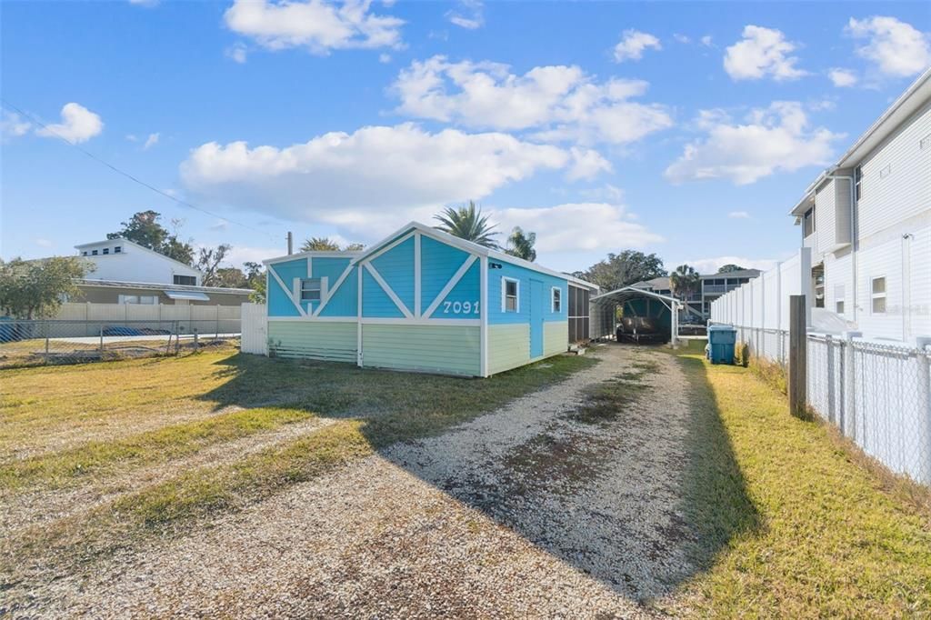 For Sale: $354,000 (2 beds, 2 baths, 672 Square Feet)