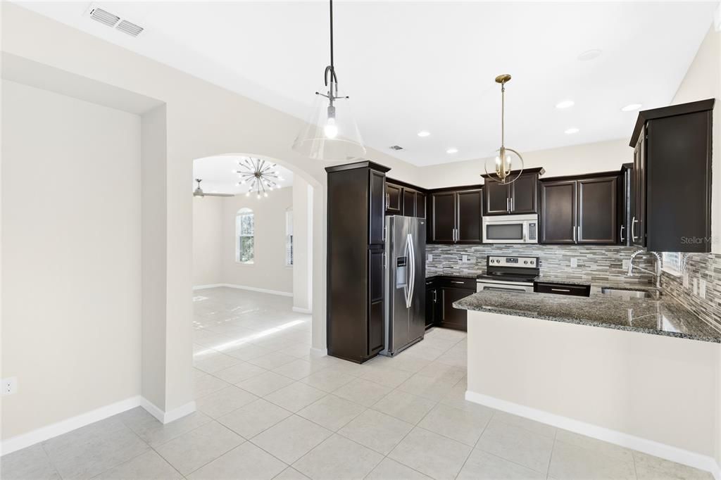 For Sale: $340,000 (3 beds, 2 baths, 1633 Square Feet)