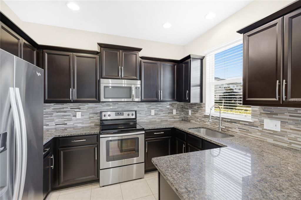 For Sale: $340,000 (3 beds, 2 baths, 1633 Square Feet)