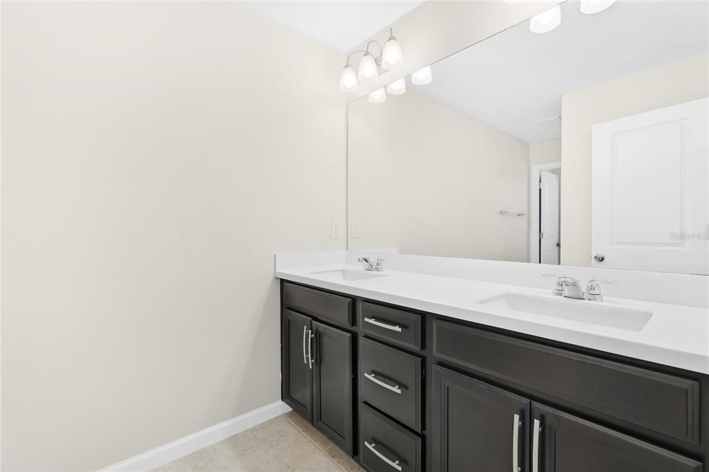 For Sale: $340,000 (3 beds, 2 baths, 1633 Square Feet)