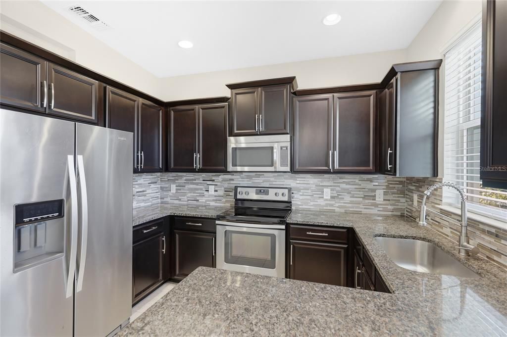 For Sale: $340,000 (3 beds, 2 baths, 1633 Square Feet)