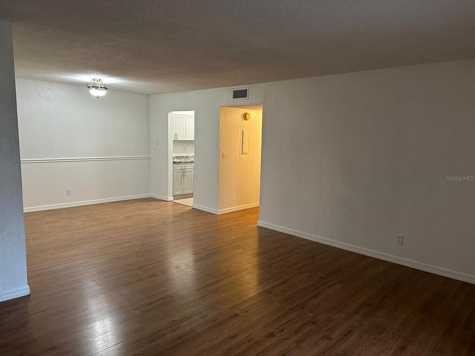 For Sale: $119,900 (3 beds, 2 baths, 1289 Square Feet)