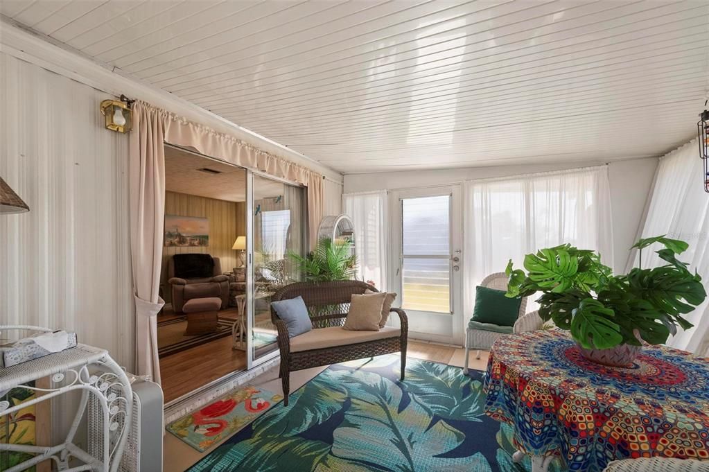 Под контрактом: $125,000 (2 спален, 2 ванн, 960 Квадратных фут)