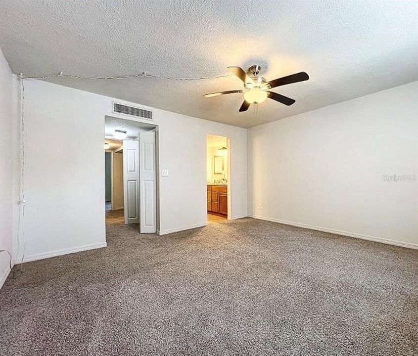 For Sale: $165,000 (2 beds, 1 baths, 1068 Square Feet)
